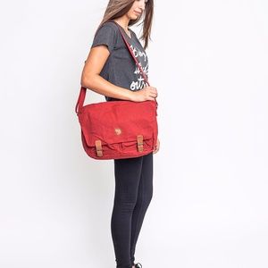 NWT Fjäll Räven Red Övik Shoulder Bag